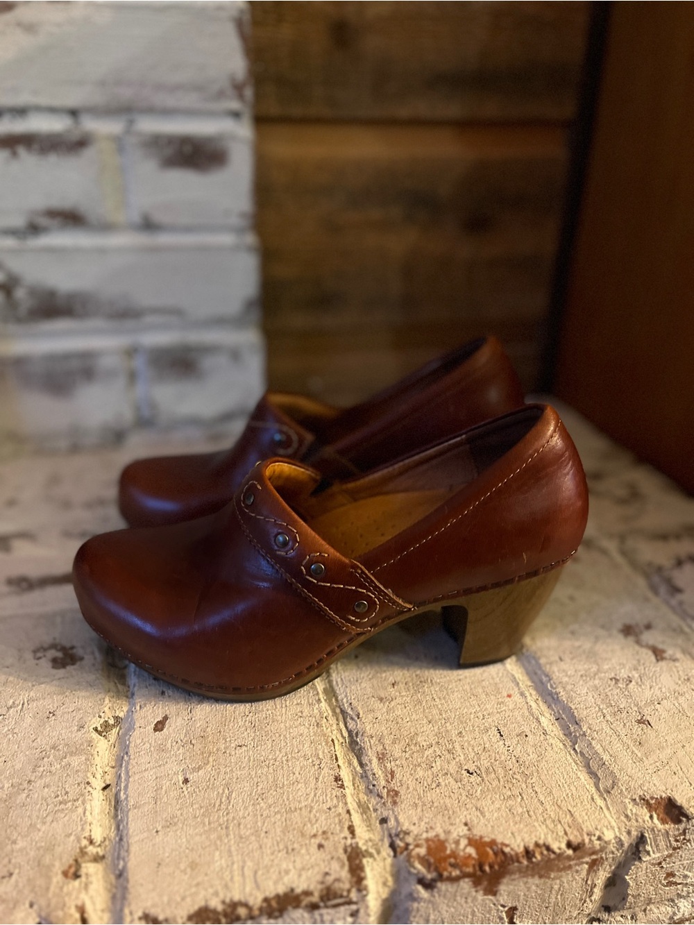 Women's Dansko 39 Brown Leather Heeled Clogs - Classic Slip-On Style